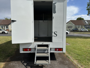 2017 Citroen Relay Horse Box 2.0 Bluehdi 35 in White — image 3