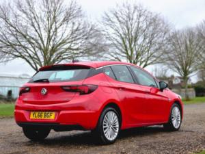 2016 Vauxhall Astra 1.4i Turbo Elite Euro 6 5dr in Red — image 6