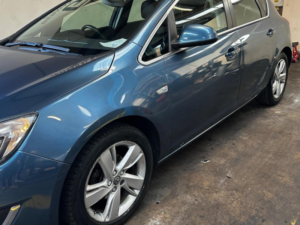 2014 Vauxhall Astra 1.6 16v Sri Auto Euro 5 5dr in Blue — image 3