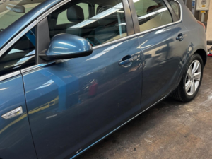 2014 Vauxhall Astra 1.6 16v Sri Auto Euro 5 5dr in Blue — image 4