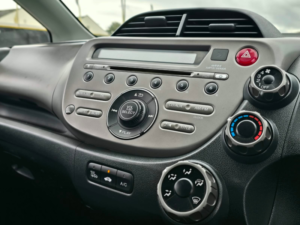 2009 Honda Jazz 1.4 I-Vtec Es Hatchback 5dr Petrol Manual Euro 4 (100 Ps) in Silver — image 4
