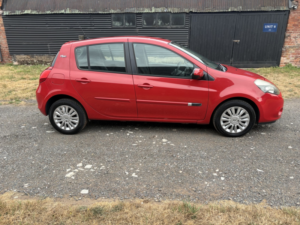 2012 Renault Clio 1.2 I-Music in Red — image 4