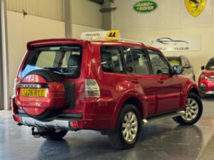 2010 Mitsubishi Shogun 3.2 Di-Dc Elegance in Red — image 5