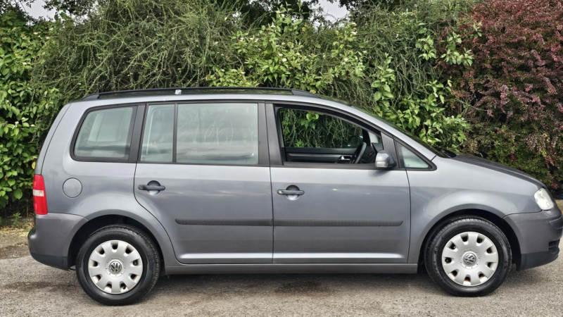 2003 Volkswagen Touran 1.6 Fsi S in Grey — image 1