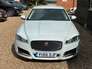 2016 Jaguar Xf 2.0d Portfolio Auto Euro 6 (s/s) 4dr in White — image 2