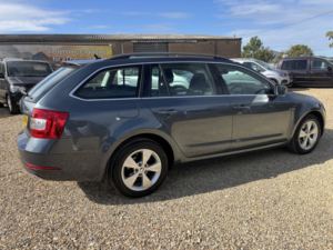 2019 Skoda Octavia 1.6 Tdi Se Technology in Grey — image 3