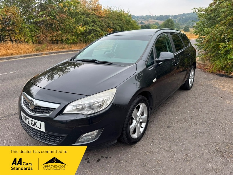 2012 Vauxhall Astra Exclusiv in Black — image 1