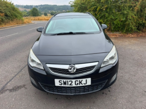 2012 Vauxhall Astra Exclusiv in Black — image 3