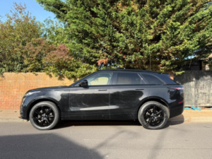 2022 Land Rover Range Rover Velar 2.0 D200 Mhev R-Dynamic S Auto 4WD Euro 6 (s/s) 5dr in Black — image 4