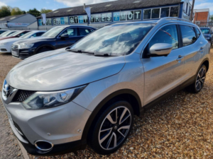 2014 Nissan Qashqai 1.5 Dci Tekna 2WD Euro 5 (s/s) 5dr in Silver — image 3