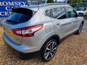 2014 Nissan Qashqai 1.5 Dci Tekna 2WD Euro 5 (s/s) 5dr in Silver — image 6