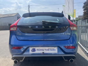 2017 Volvo V40 2.0 R-Design D2 in Blue — image 4