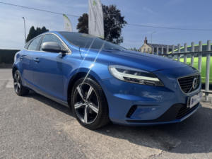 2017 Volvo V40 2.0 R-Design D2 in Blue — image 5