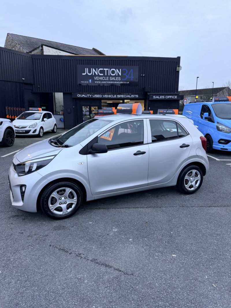 2017 Kia Picanto 1.0 1 in Silver — image 1