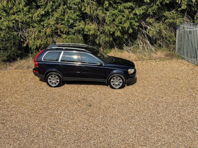2011 Volvo Xc90 2.4 D5 Executive in Blue — image 1