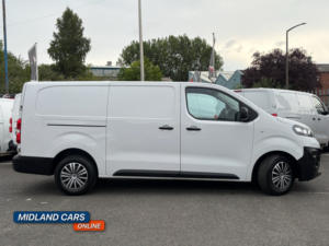 2023 Vauxhall Vivaro 1.5 Vivaro Prime 1.5td 100 M6 S/s L2h1 2900 Panel Van in White — image 4