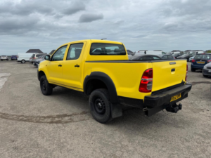 2012 Toyota Hilux 2.5 D-4d Hl2 4WD Euro 5 4dr in Yellow — image 5