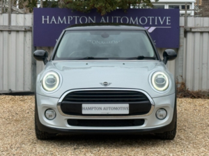2018 MINI Hatch 1.5 Cooper Hatchback 3dr Petrol Steptronic Euro 6 (s/s) (136 Ps) in Silver — image 2