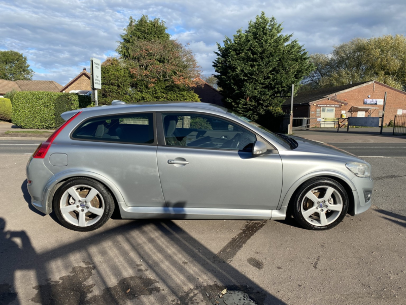 2010 Volvo C30 1.6 D Drive R-Design * 17” Alloys * Leather * Service History * £35 Road Tax * in Silver — image 1