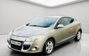 2011 Renault Megane 1.6 16v Dynamique Tomtom Euro 5 3dr in Beige — image 2