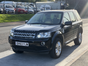 2013 Land Rover Freelander 2 2.2 Sd4 Hse in Black — image 3