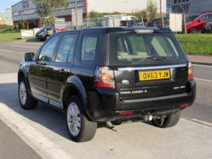 2013 Land Rover Freelander 2 2.2 Sd4 Hse in Black — image 5