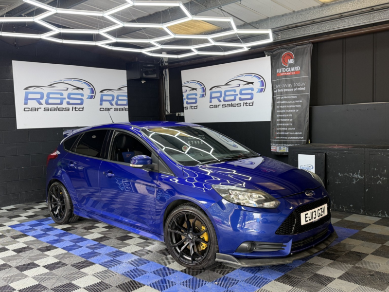 2013 Ford Focus 2.0 T Ecoboost St-2 in Blue — image 1