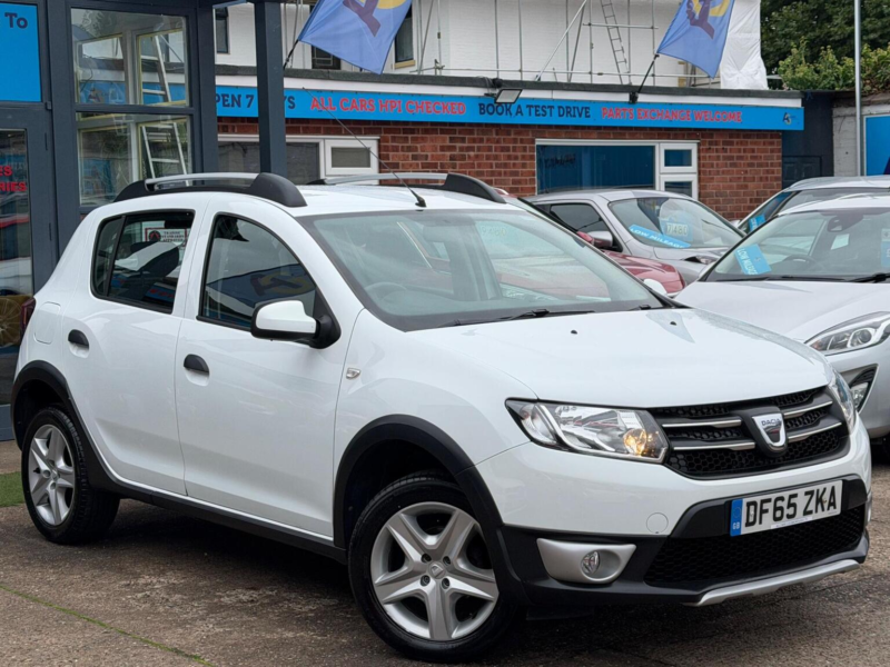 2015 Dacia Sandero Stepway 0.9 Tce Laureate Euro 6 (s/s) 5dr in White — image 1