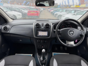 2015 Dacia Sandero Stepway 0.9 Tce Laureate Euro 6 (s/s) 5dr in White — image 2