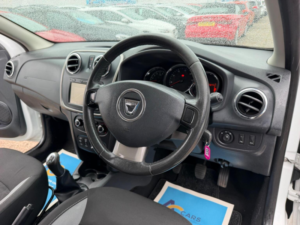 2015 Dacia Sandero Stepway 0.9 Tce Laureate Euro 6 (s/s) 5dr in White — image 3