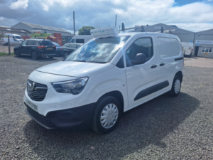2021 Vauxhall Combo 1.5 Turbo D 2000 Edition in White — image 3