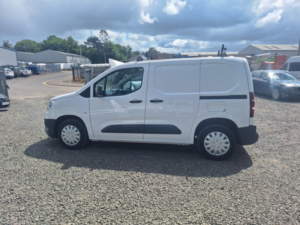 2021 Vauxhall Combo 1.5 Turbo D 2000 Edition in White — image 5