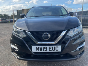 2019 Nissan Qashqai 1.3 Dig-T N-Connecta Euro 6 (s/s) 5dr in Black — image 2
