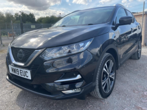 2019 Nissan Qashqai 1.3 Dig-T N-Connecta Euro 6 (s/s) 5dr in Black — image 3