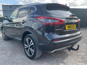2019 Nissan Qashqai 1.3 Dig-T N-Connecta Euro 6 (s/s) 5dr in Black — image 4
