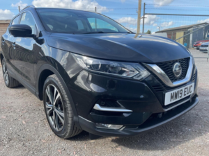 2019 Nissan Qashqai 1.3 Dig-T N-Connecta Euro 6 (s/s) 5dr in Black — image 5