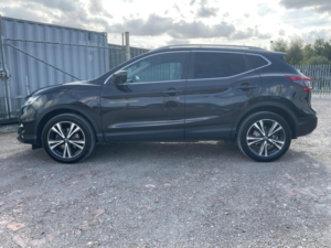 2019 Nissan Qashqai 1.3 Dig-T N-Connecta Euro 6 (s/s) 5dr in Black — image 6