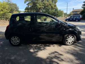 2010 Renault Twingo I-Music in Black — image 6