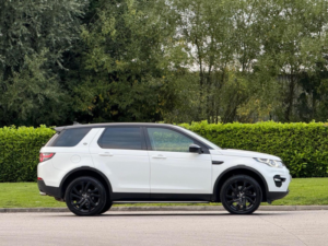 2017 Land Rover Discovery Sport 2.0 Td4 Hse Black Auto 4WD Euro 6 (s/s) 5dr in White — image 2