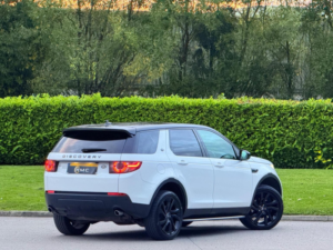 2017 Land Rover Discovery Sport 2.0 Td4 Hse Black Auto 4WD Euro 6 (s/s) 5dr in White — image 3