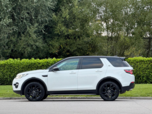 2017 Land Rover Discovery Sport 2.0 Td4 Hse Black Auto 4WD Euro 6 (s/s) 5dr in White — image 4