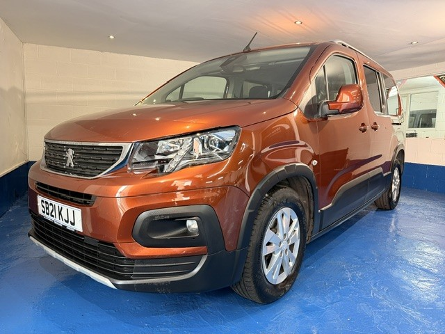 2021 Peugeot Rifter in Bronze — image 1