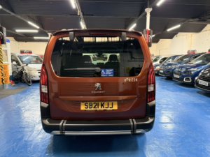 2021 Peugeot Rifter in Bronze — image 6
