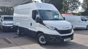 2021 Iveco Daily 2.3d Hpi 14v Business 35s 3520 Panel Van 5dr Diesel Manual Mwb H2 Euro 6 (s/s) (136 Ps) in White — image 4