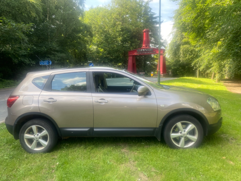 2007 Nissan Qashqai Tekna 4WD in Beige — image 1