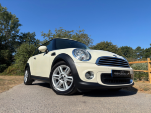 2013 MINI Hatch 1.6 One Hatchback 3dr Petrol Manual Euro 5 (98 Ps) in White — image 2