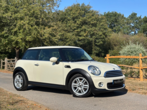 2013 MINI Hatch 1.6 One Hatchback 3dr Petrol Manual Euro 5 (98 Ps) in White — image 4