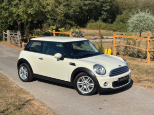 2013 MINI Hatch 1.6 One Hatchback 3dr Petrol Manual Euro 5 (98 Ps) in White — image 5