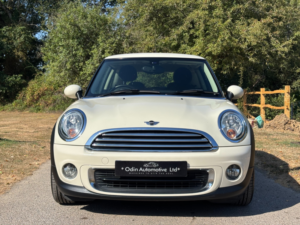 2013 MINI Hatch 1.6 One Hatchback 3dr Petrol Manual Euro 5 (98 Ps) in White — image 6