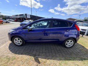 2015 Ford Fiesta 1.6 Tdci Econetic Titanium Euro 5 (s/s) 5dr in Blue — image 5